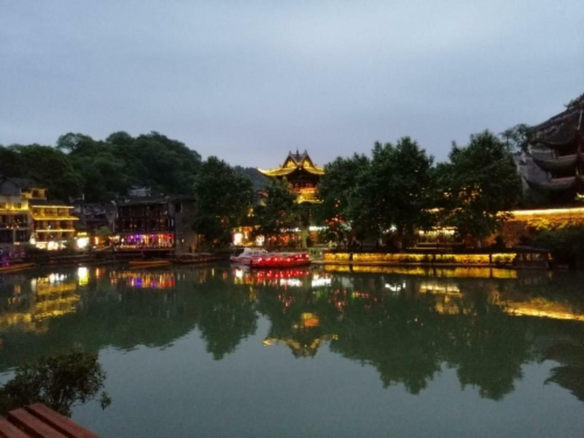 沱江缘民宿 Fenghuang Eksteriør billede